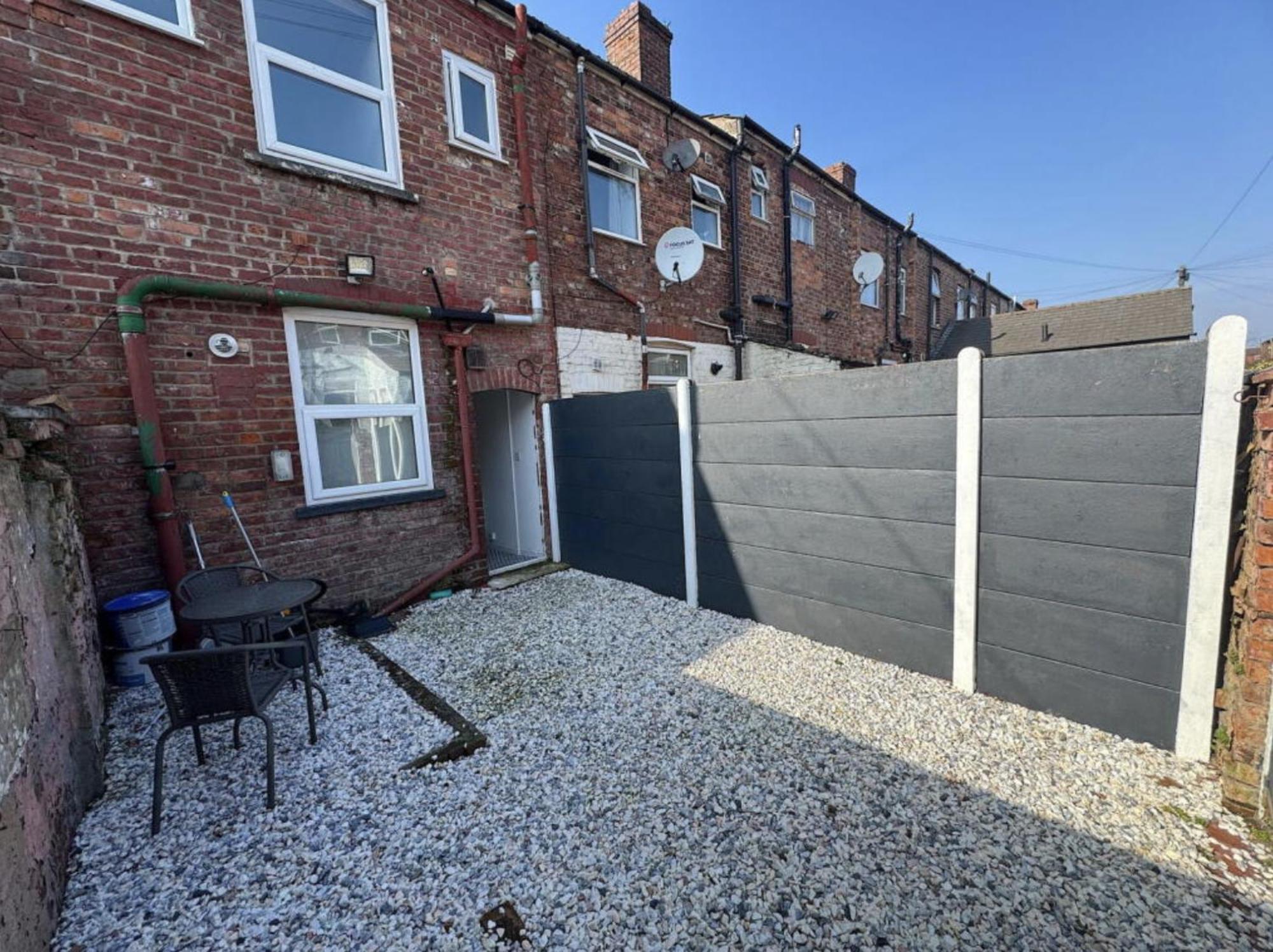Holiday home Levenshulme House - 2 Bedroom - Sleeps 6 - Free Parking & Wifi